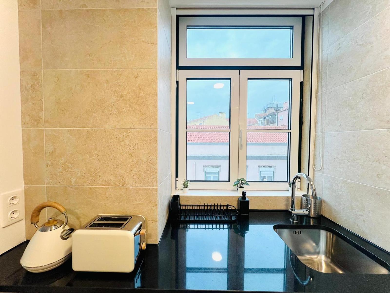 Lisbon Pink House II Beautiful 2 Bedroom Flat In City Center Exterior photo