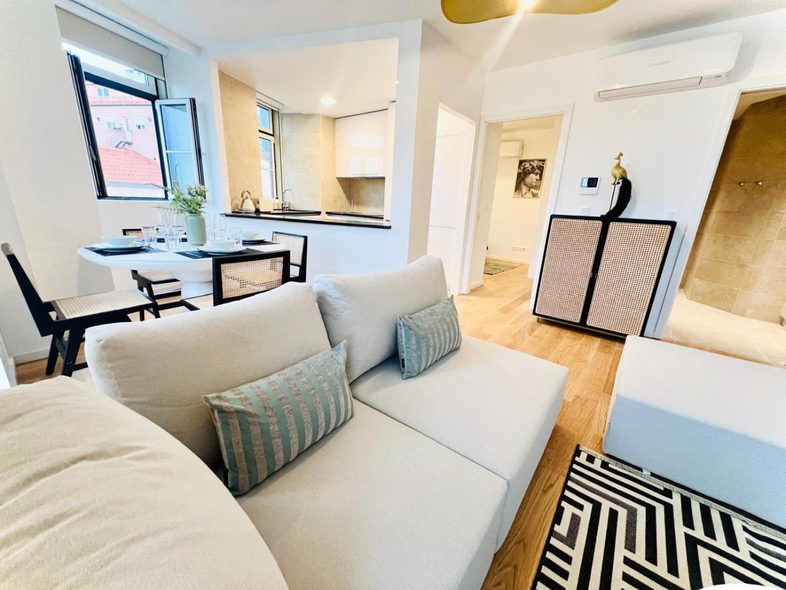 Lisbon Pink House II Beautiful 2 Bedroom Flat In City Center Exterior photo