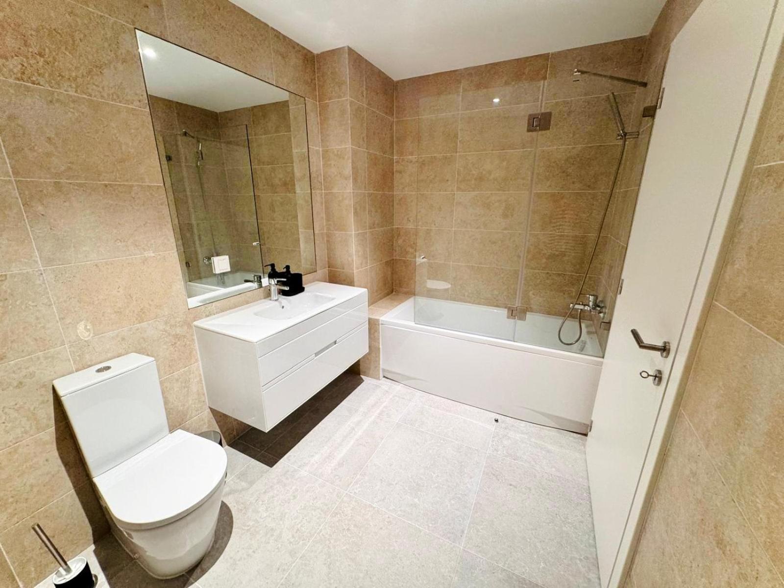 Lisbon Pink House II Beautiful 2 Bedroom Flat In City Center Exterior photo